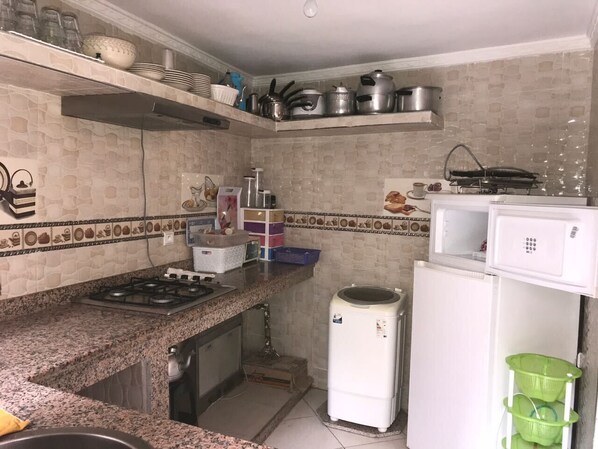 Frigorifero, forno, macchina per tè/caffè, tostapane
