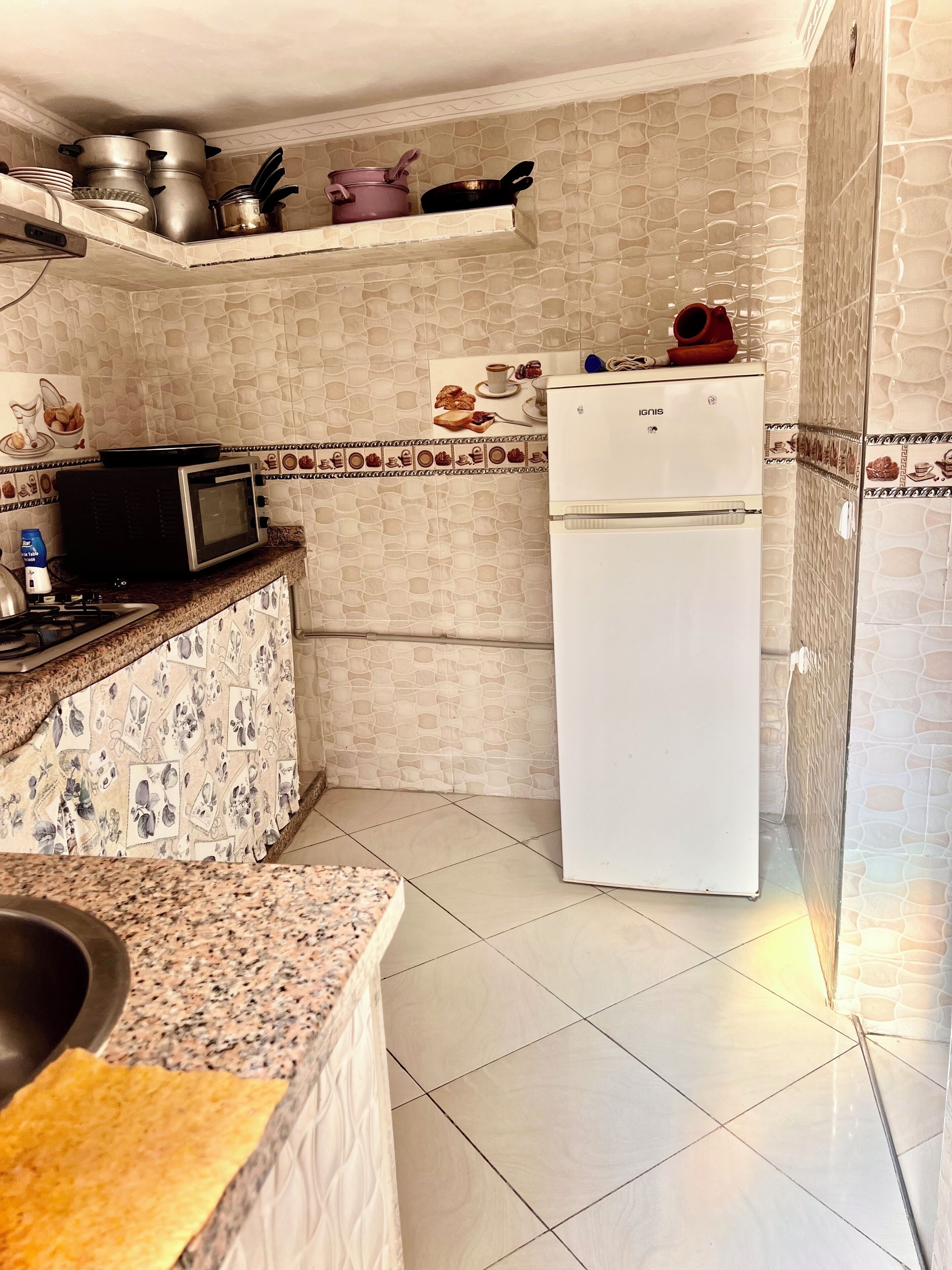 Fridge, oven, coffee/tea maker, toaster