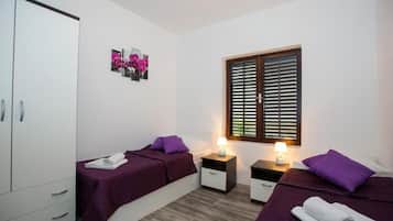 2 bedrooms, internet, bed sheets