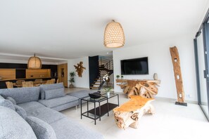 Flat-screen TV - Villa Moaï, luxury 2 steps from the beach (Quiberon)