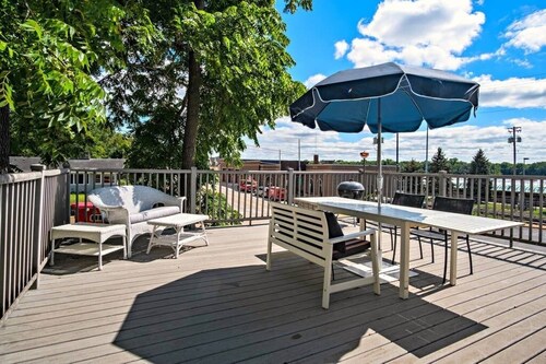 3 makuuhuoneen huoneisto näkymä joelle