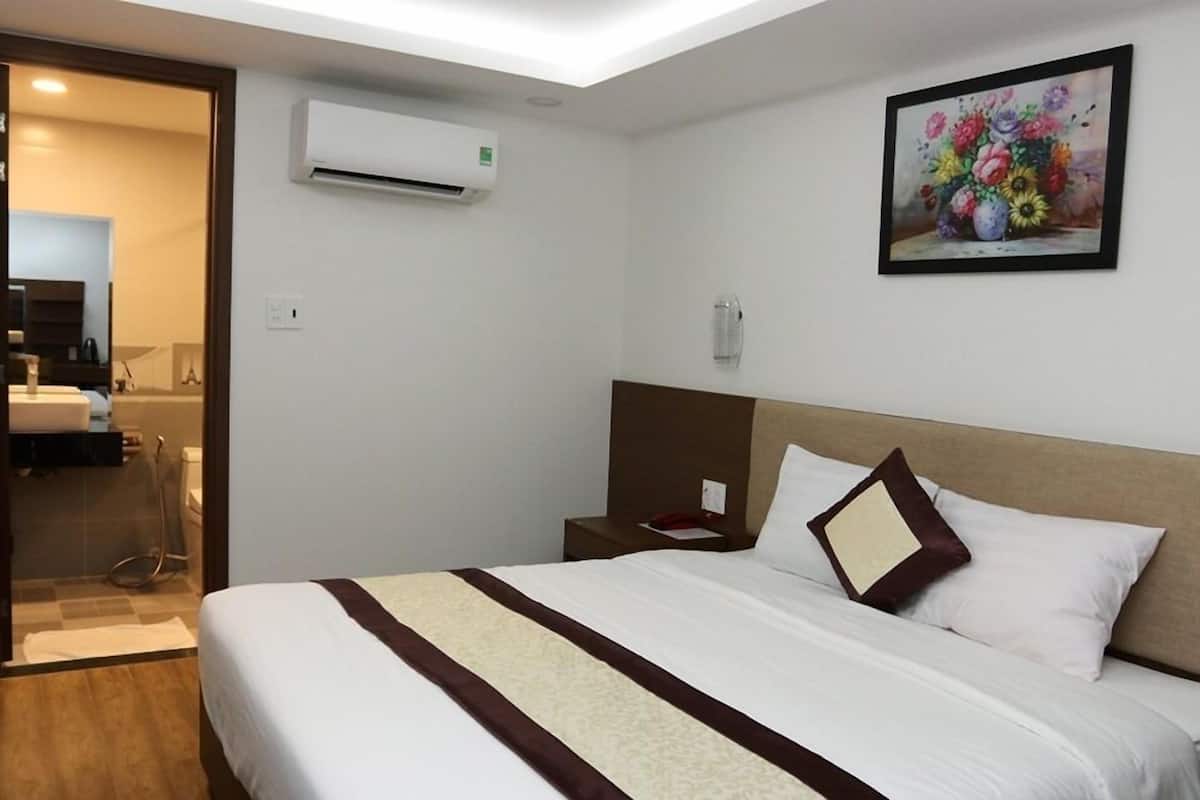 Standard Double Room | Premium bedding, minibar, in-room safe, individually decorated