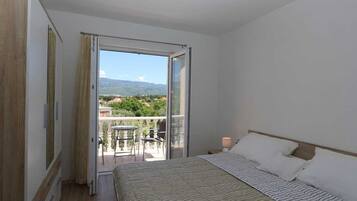 2 slaapkamers, een strijkplank/strijkijzer, gratis wifi, beddengoed