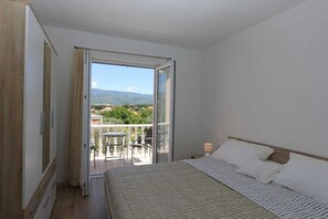 2 bedrooms, iron/ironing board, free WiFi, bed sheets - Apartment Mihalić (10070-A4) (Silo - island Krk)