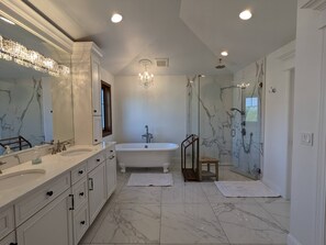 Duschwanne, Regendusche, Haartrockner, Bidet