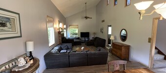 3Br / 2Bath Gearhart, Nouveaux meubles, Nouveaux revêtements de sol, Cheminée,