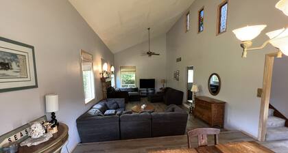 3Br/2Bath Gearhart, New Furniture, New Flooring, Fireplace,