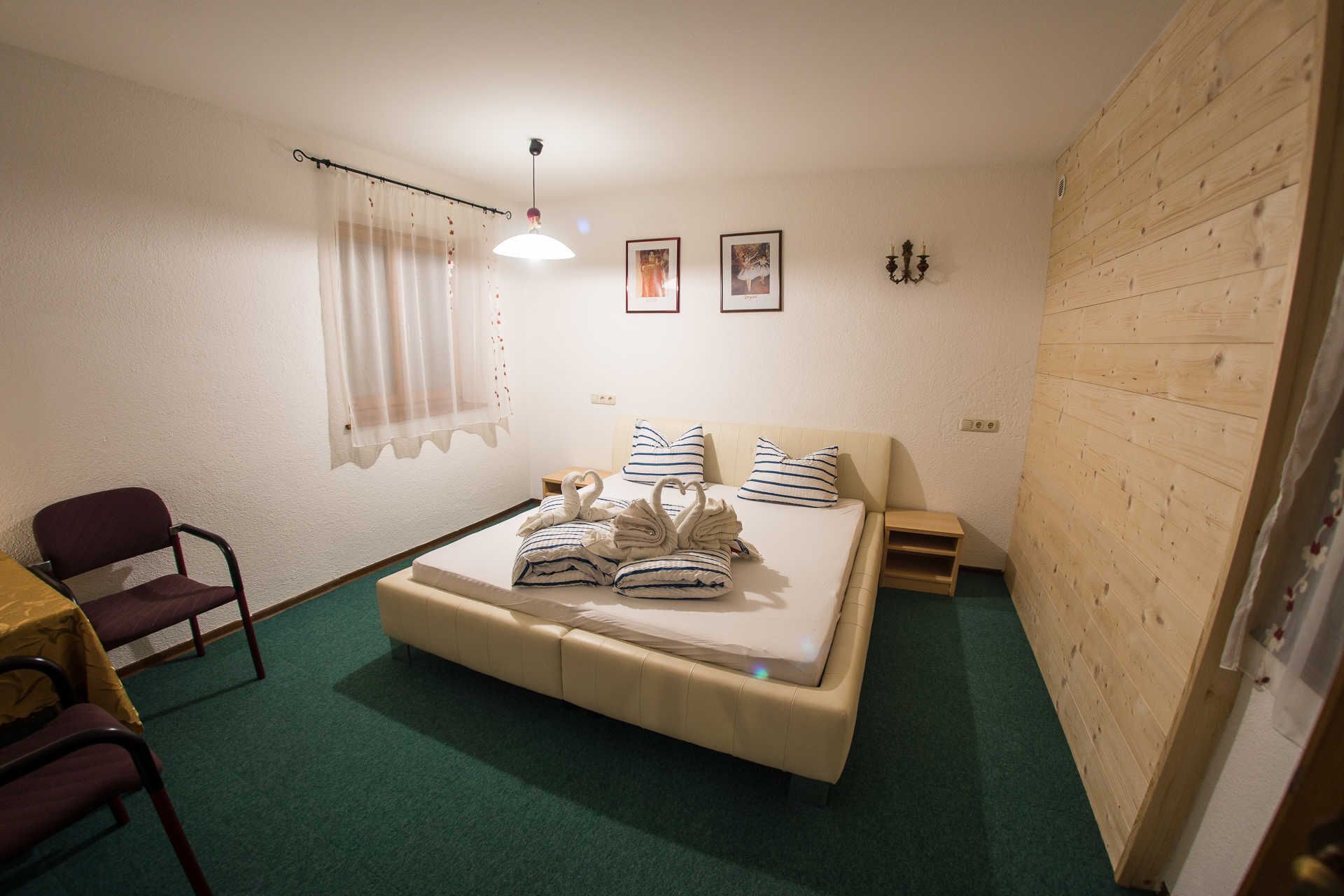 1 bedroom, desk, WiFi, bed sheets