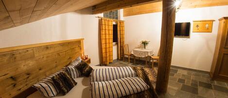 1 Schlafzimmer, Schreibtisch, WLAN, Bettwäsche