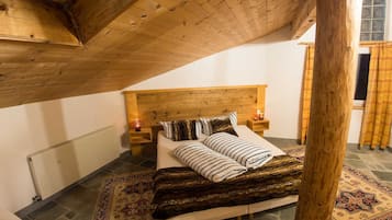1 bedroom, desk, WiFi, bed sheets