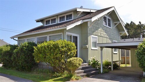 Close to Beach &; Town – Great family home, 1 block to beach, FREE WIFI as of 5/