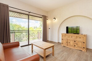 Living area - The Emerald Harbor Rayong by Favstay (Ban Chang)