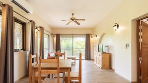 Suite | In-room dining