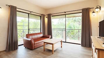 Suite | Living area | Flat-screen TV
