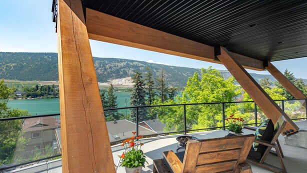 Terrace/patio - Stunning views of Kalamalka and Wood Lake! (Lake Country)