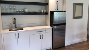 Private kitchen - Stunning views of Kalamalka and Wood Lake! (Lake Country)