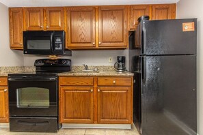 Fridge, microwave, oven, stovetop - Deja View!  Updated King Suite w/ 2 Balconies-Wow! (Myrtle Beach)