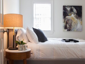 1 bedroom, desk, iron/ironing board, travel crib - Palm House- Prime Setting and 5 Stars (Charleston)