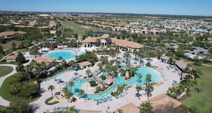 Upouusi 9 makuuhuonetta / kylpylä / vesipuisto / GameRoom @ ChampionsGate lähellä Disneyä