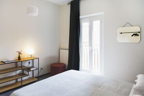 3 bedrooms, desk, iron/ironing board, travel crib - TrastevereHome - Santa Cecilia in Trastevere with Balcony (Roma)