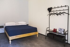 3 bedrooms, desk, iron/ironing board, travel crib