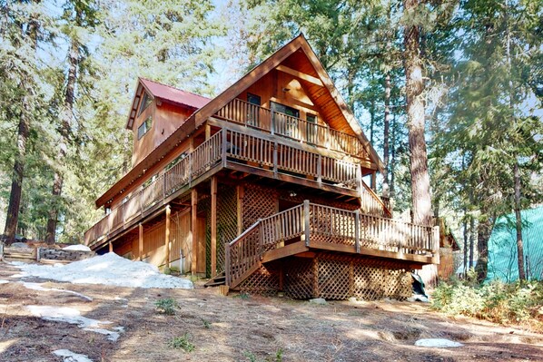 Exterior - Cozy, dog-friendly cabin w/ decks & mountain views (Leavenworth)