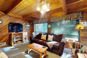 Televisión, reproductor de DVD, libros y videoteca 