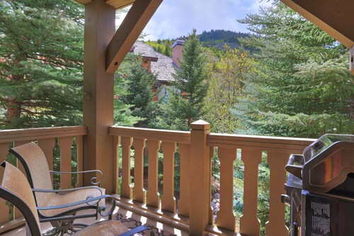 2br- Arrowhead Village- Great Location And Gorgeous  2 Bedroom Condo by RedAwning