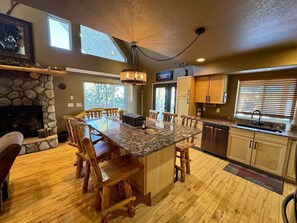 Dining - Cabin on the Ridge-Game Room, Fireplace, Hot Tub (Lead)