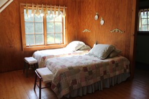 Free WiFi, bed sheets - Blue Ridge Mountain 'Solitude' on The Little River (Sparta)