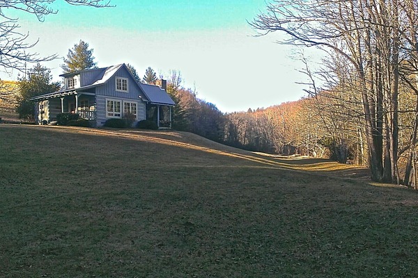 Charming Log Cabin to The Little River's Edge