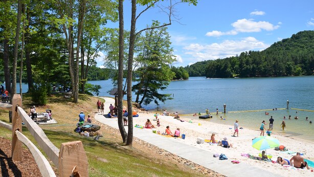 A lakeside beach with people relaxing and swimming. - Cedar Bear Cabin - Cozy Mountain View Couples Retreat (Franklin)