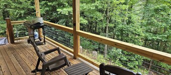 Cedar Bear Cabin - Cozy Mountain View Couples Retreat - Paved Drive & Starlink!