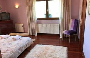 5 Schlafzimmer, Bügeleisen/Bügelbrett, WLAN, Bettwäsche