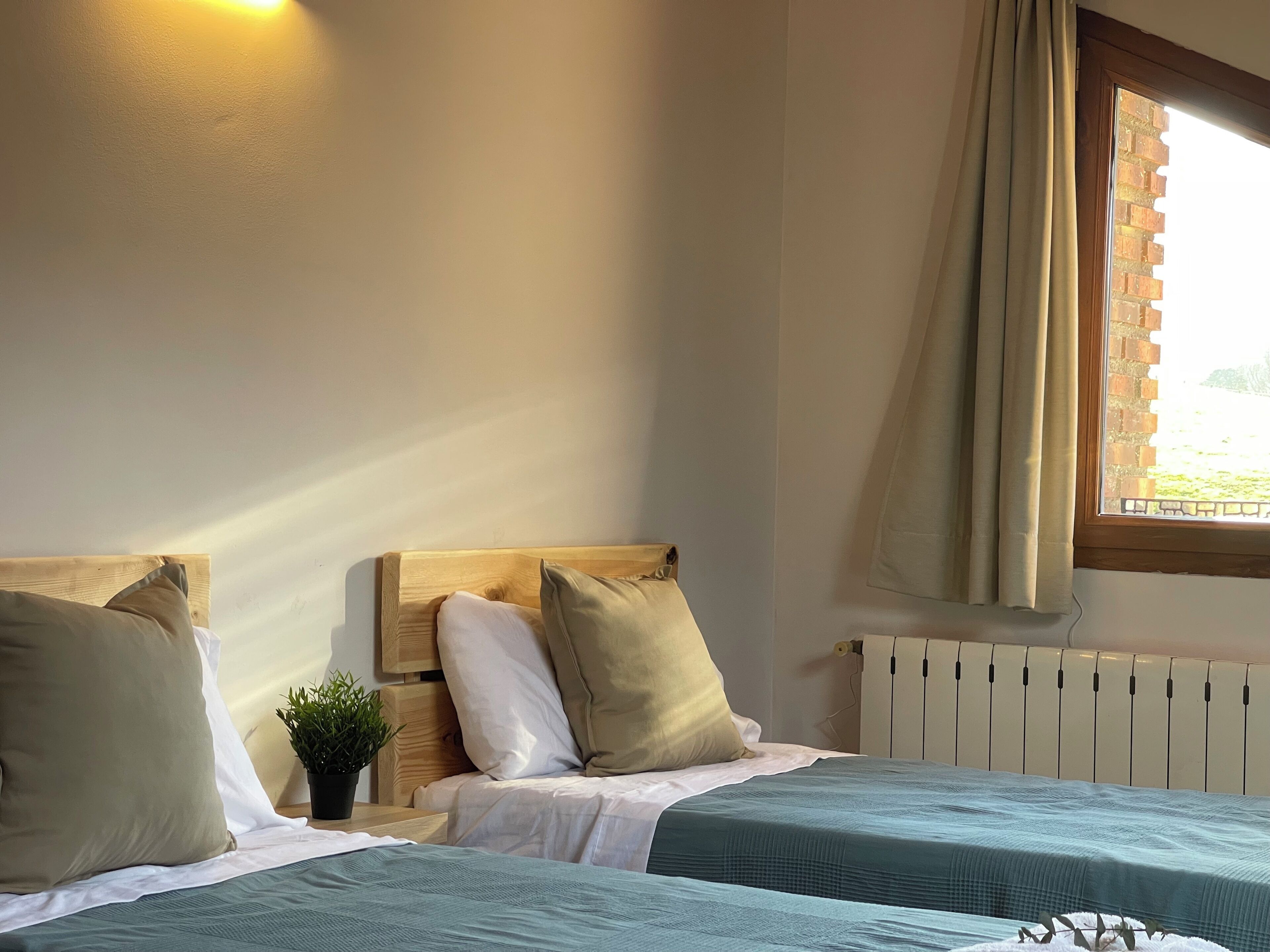 5 chambres, fer et planche à repasser, Wi-Fi, draps fournis