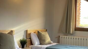 5 chambres, fer et planche à repasser, Wi-Fi, draps fournis