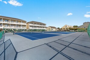 Sports court - Updated Studio Condo w/ Free Beach Service (Destin)