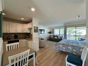 Interior - Updated Studio Condo w/ Free Beach Service (Destin)