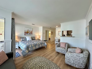 1 bedroom, iron/ironing board, free WiFi, bed sheets - Updated Studio Condo w/ Free Beach Service (Destin)