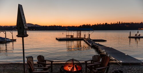 Stunning Luxury Waterfront Home—Private Beach, Fire Pit, Dock, Boat Slip, 8 Adults & 8 Kids!