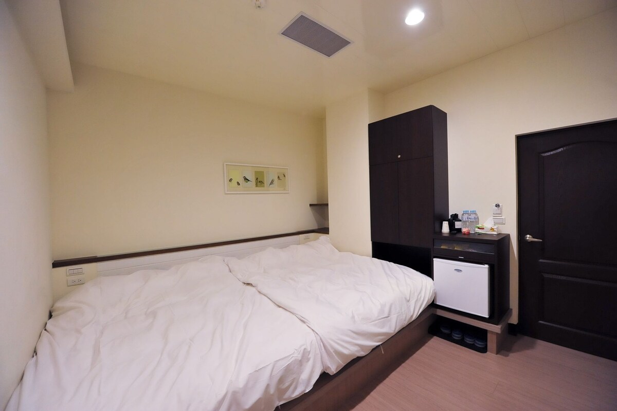 Soundproofing, rollaway beds, free WiFi, bed sheets
