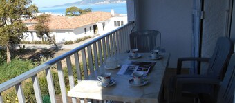 Beach site apartment
