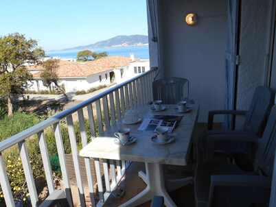 Beach site apartment