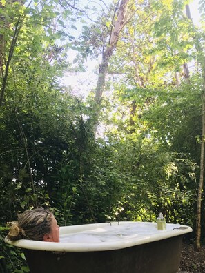 Outdoor spa tub