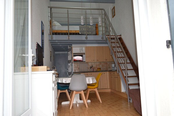 Fer et planche à repasser, lit de bébé portatif, accès au Wi-Fi (inclus)