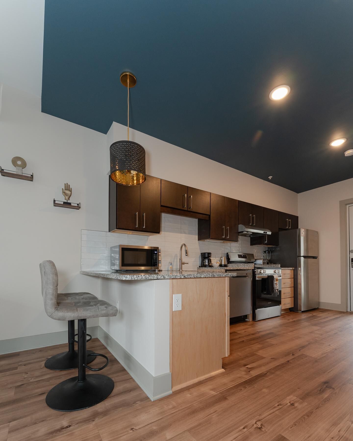 Kjøleskap, mikrobølgeovn, ovn og kokeplater