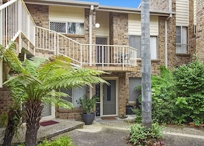 Exterior detail - Beach Road The Somers (BATEHAVEN)
