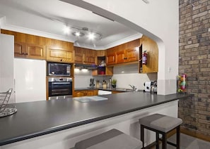 Fridge, oven, stovetop, dishwasher - Beach Road The Somers (BATEHAVEN)