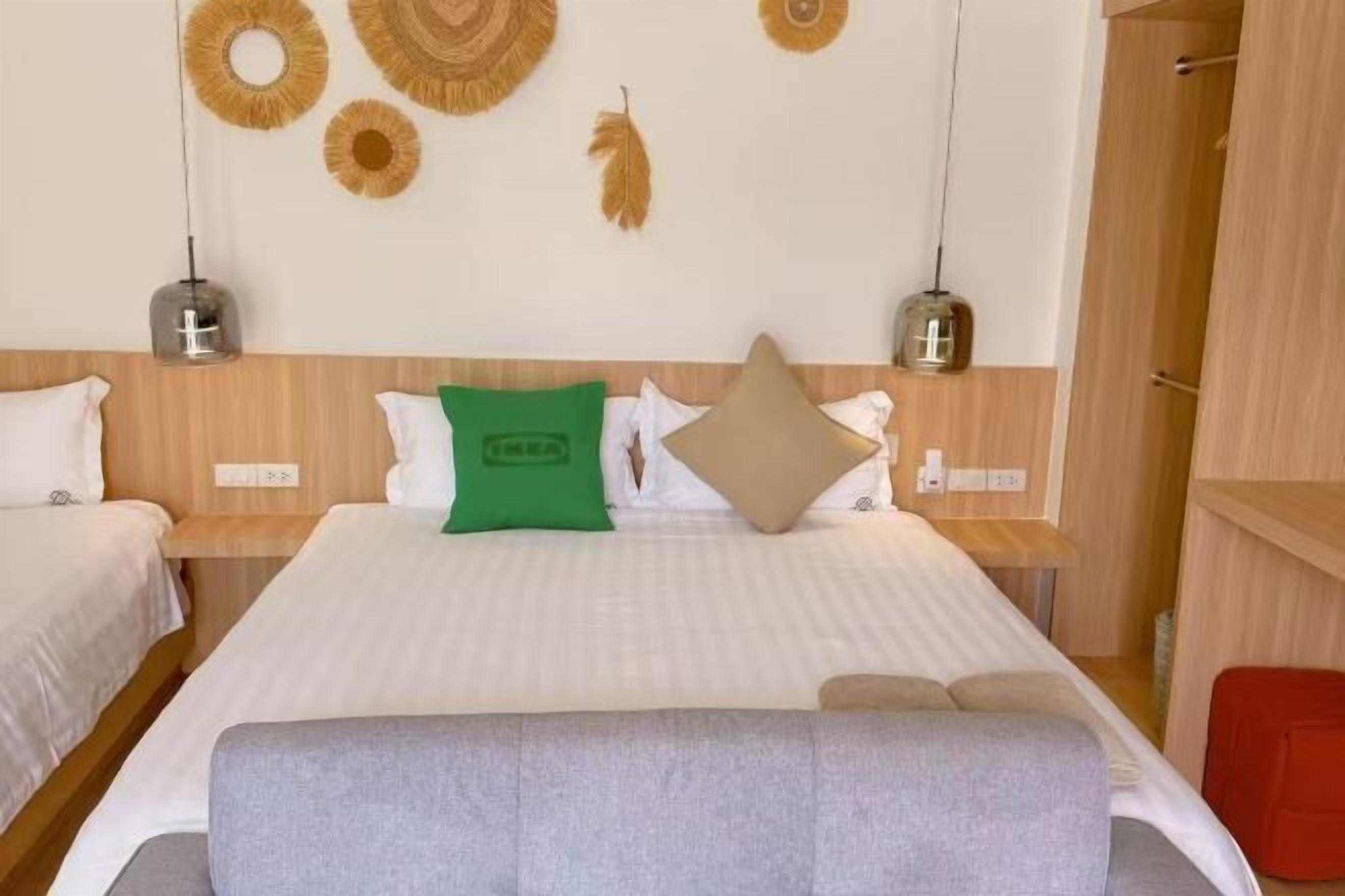 3 間臥室、記憶床墊、書桌、筆電工作空間