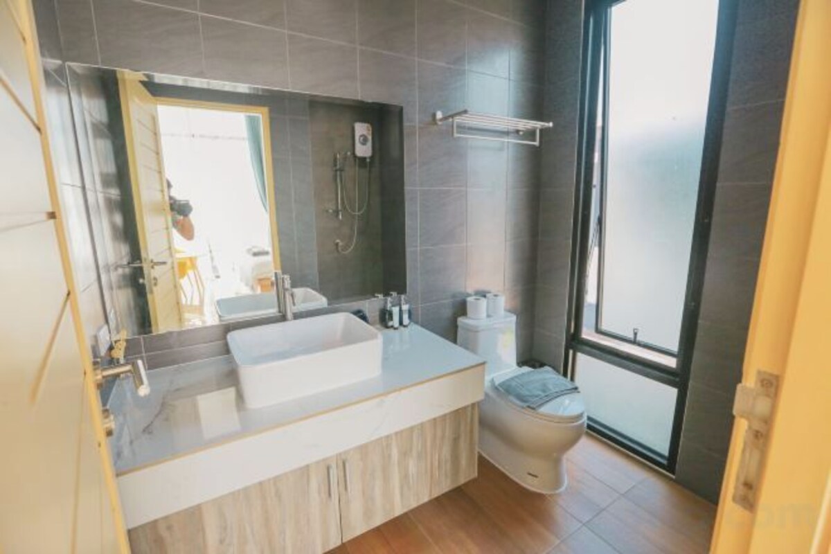 Bathroom | Shower, rainfall showerhead, free toiletries, hair dryer